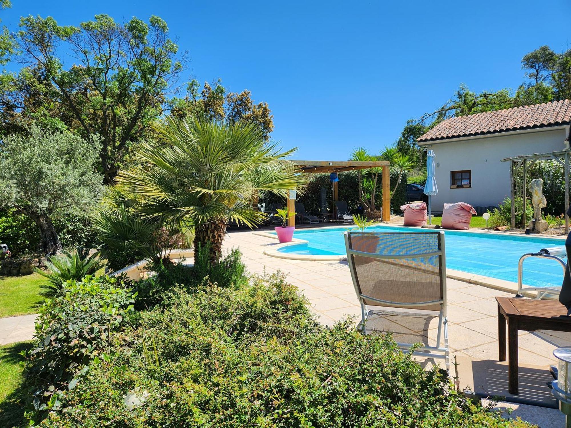 Domaine A L'Aise - Piscine Chauffee Bed and Breakfast Plaissan Buitenkant foto