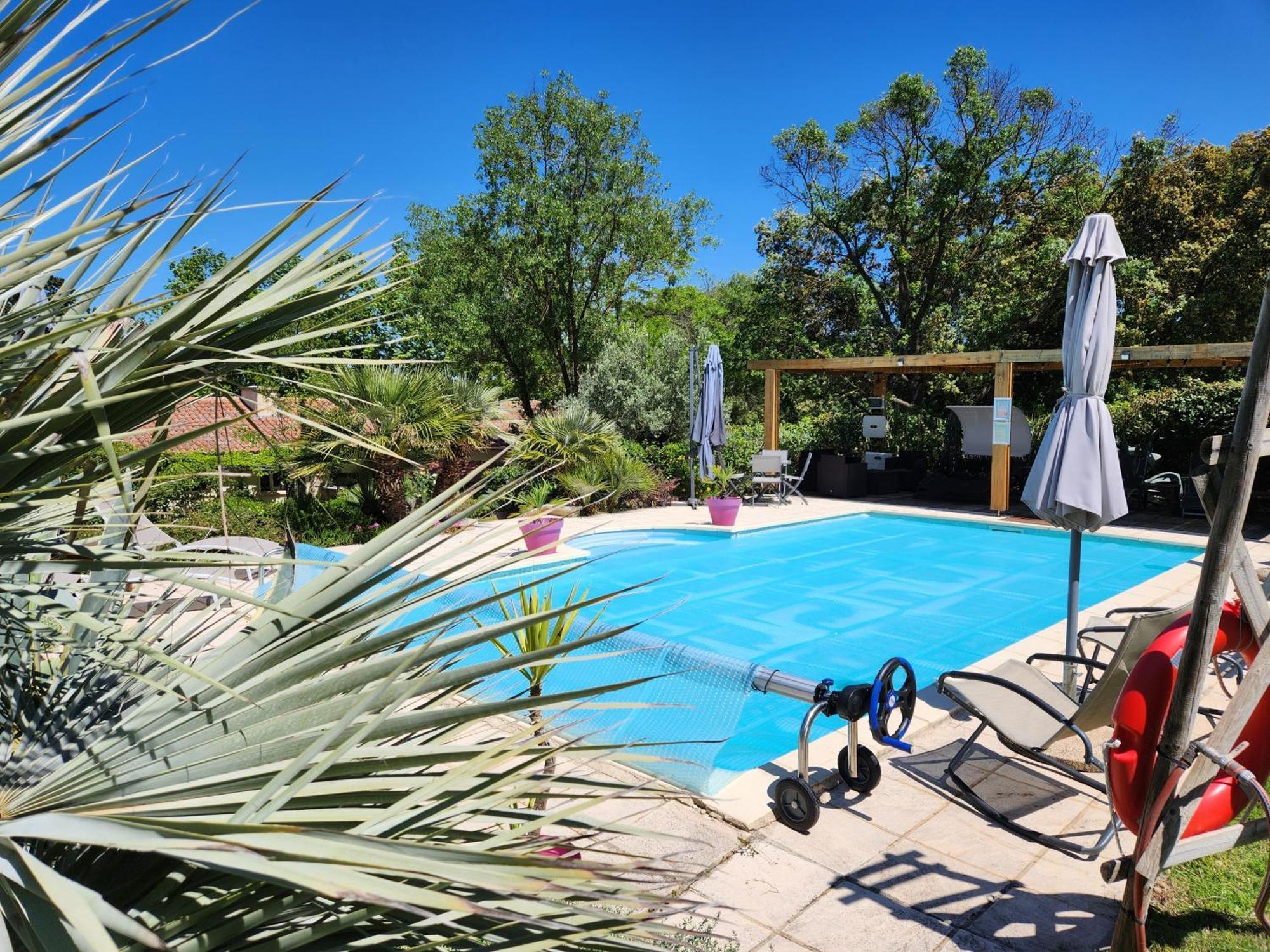 Domaine A L'Aise - Piscine Chauffee Bed and Breakfast Plaissan Buitenkant foto